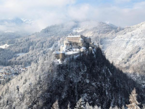 Haus Biechl mit Blick auf die Burg Hohenwerfen